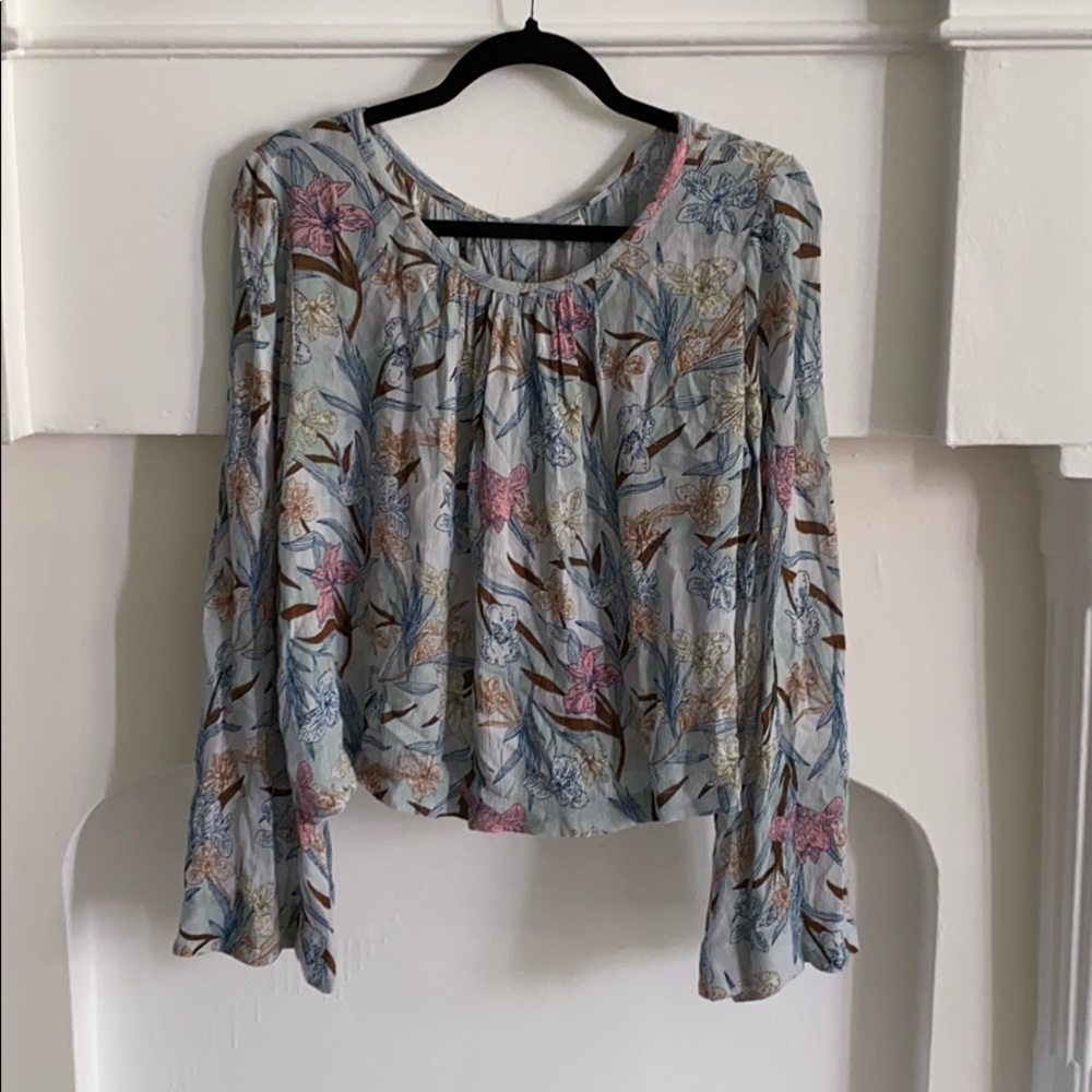 Flowery blue bell sleeve top